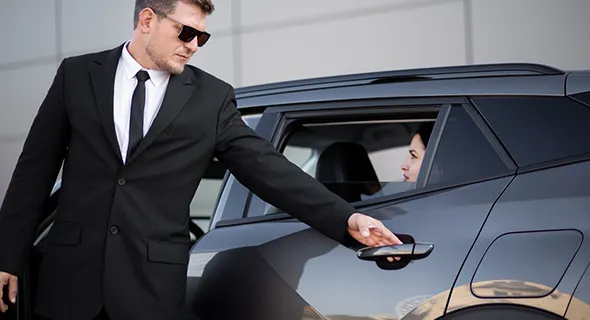 Advantages of choosing Best Yellow Cab and Limo including diverse fleet, professional chauffeurs, affordable luxury, and 24/7 availability.