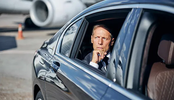 Reliable luxury airport limo and taxi service in Atlanta GA for seamless transfers to Hartsfield-Jackson Airport with premium vehicles.