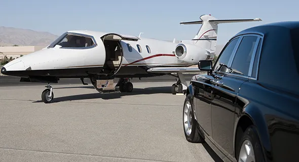 Airport limo and taxi service in Lithonia GA featuring GMC Yukon, Lincoln Town Cars, and Sprinter Vans with on-time pickup and drop-off.